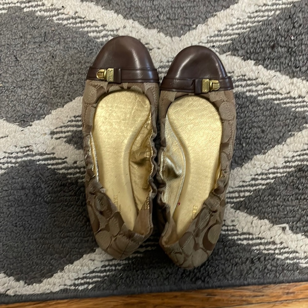 Size 7 women’s flats